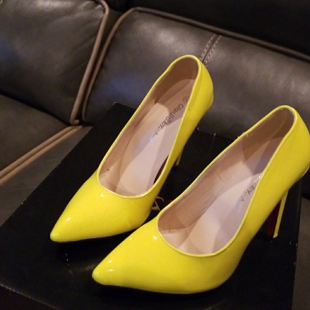 Yellow Stillettos